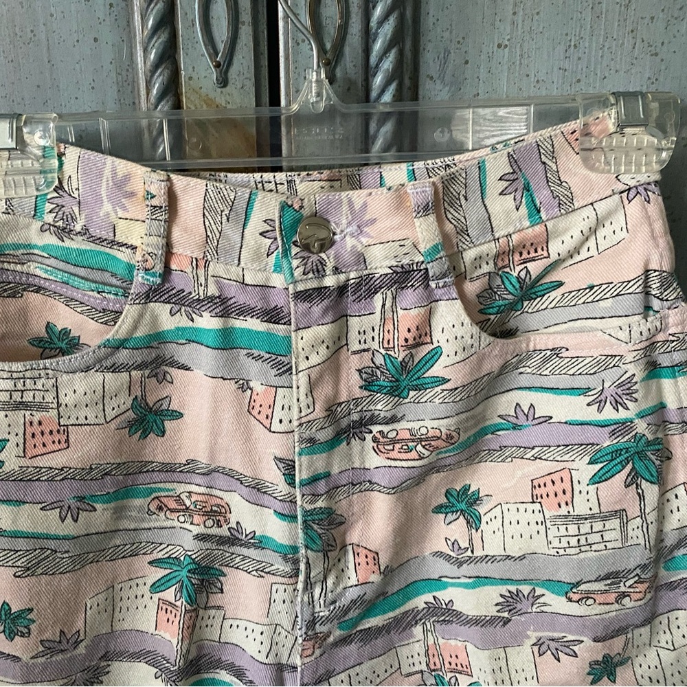 100 % cotton jeans w/ palm trees, convertibles & tall buildings in pastel shades - Picture 4 of 8